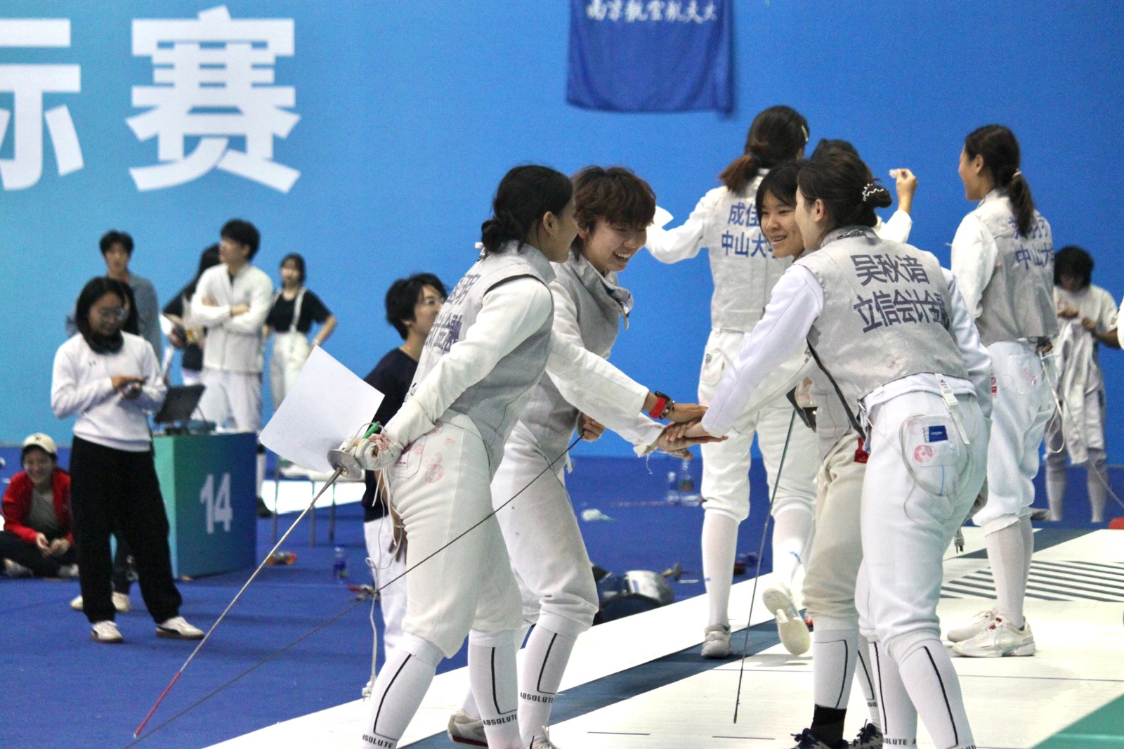 乐鱼体育(中国)官方网站-全国击剑锦标赛：剑光映月的对决