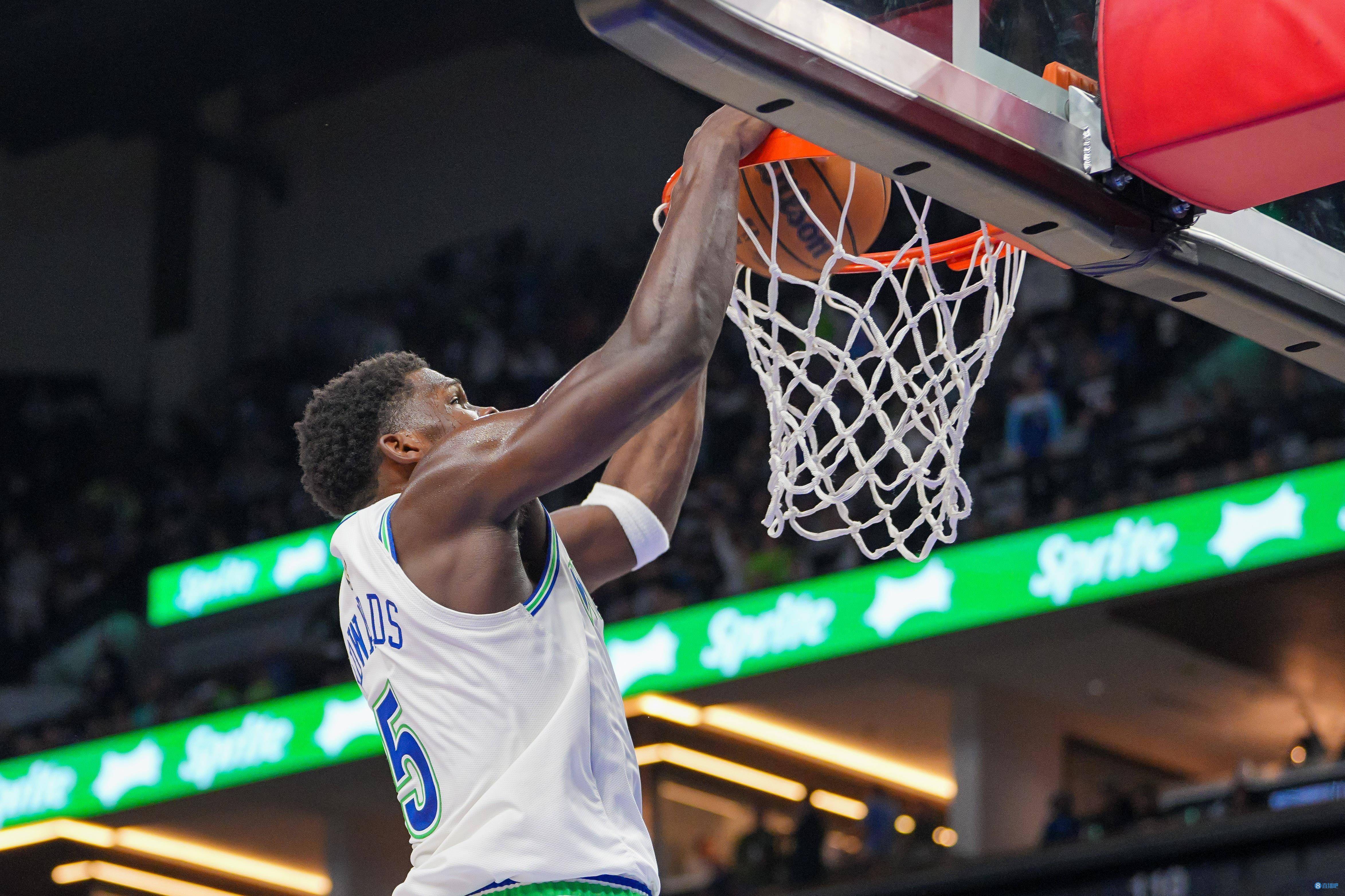 “扣篮王揭秘:联盟最炫酷的扣篮技巧” “扣篮王揭秘:联盟最炫酷的扣篮技巧”