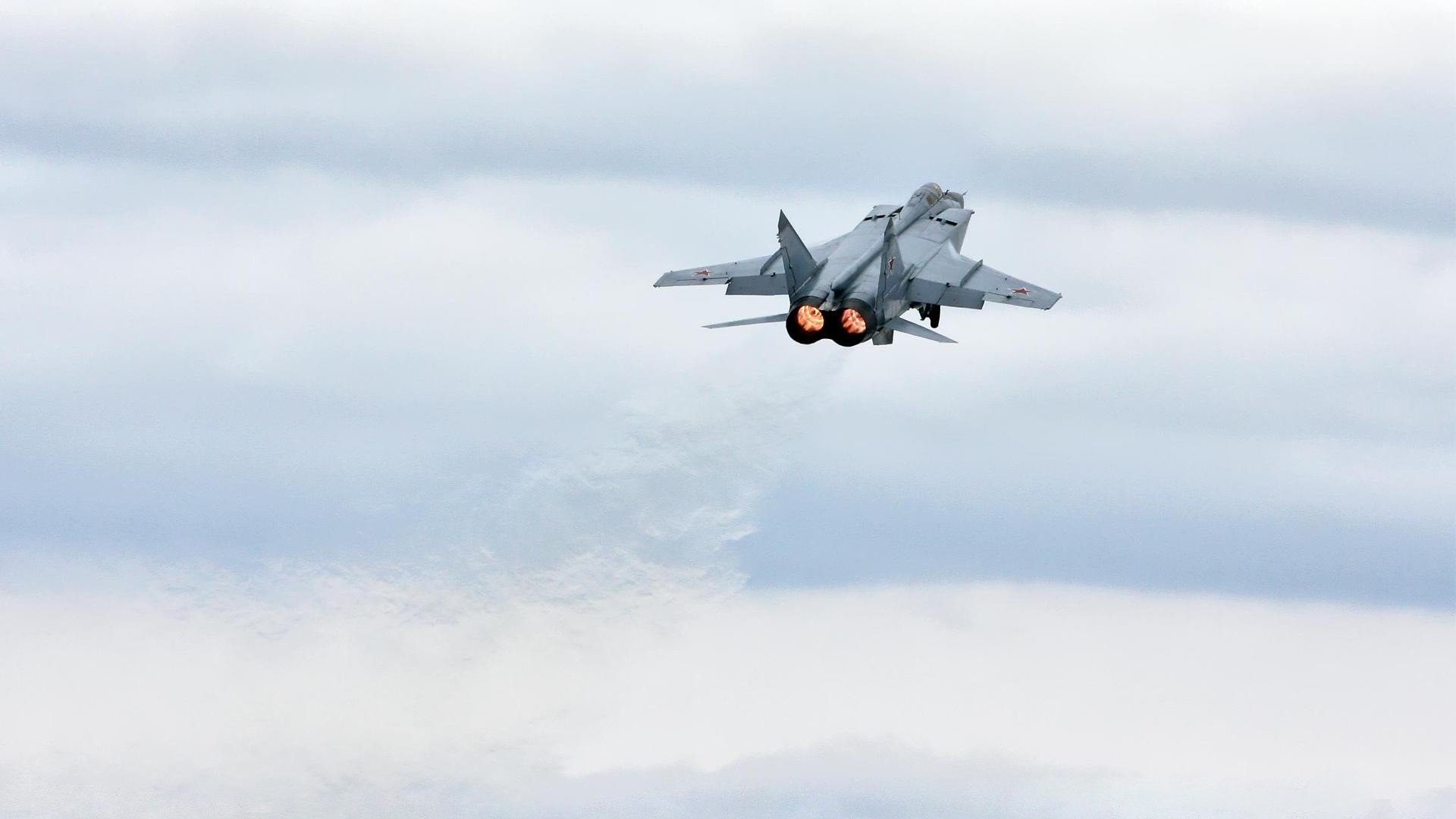 《跨界合作:电竞与时尚产业的精彩碰撞》,电竞跨商行业是什么意思