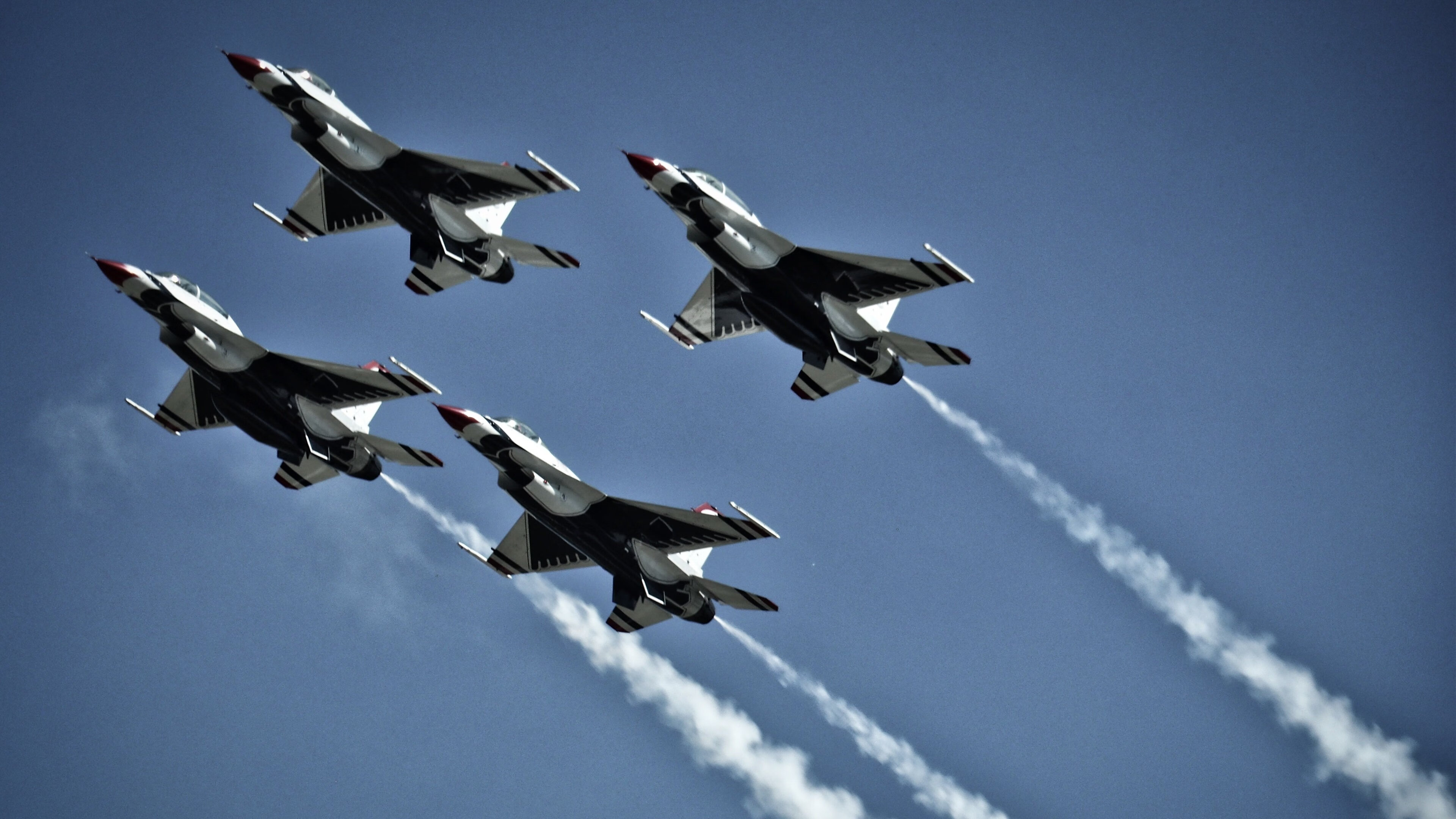 乐鱼app-明星对决：张伟爆砍32分，攻防俱佳！，明星张伟男