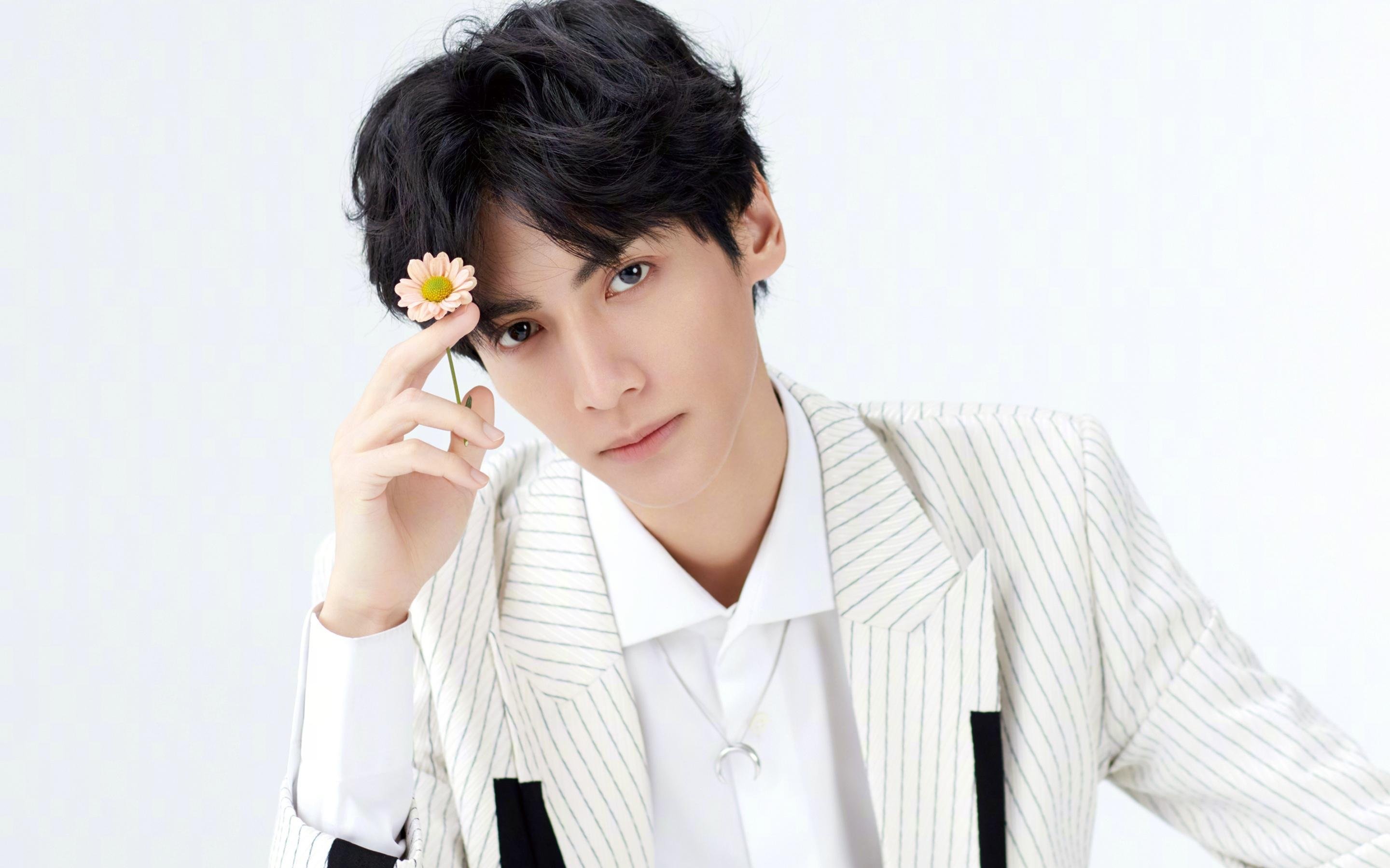 明星对决:张伟爆砍32分,攻防俱佳!,明星张伟男