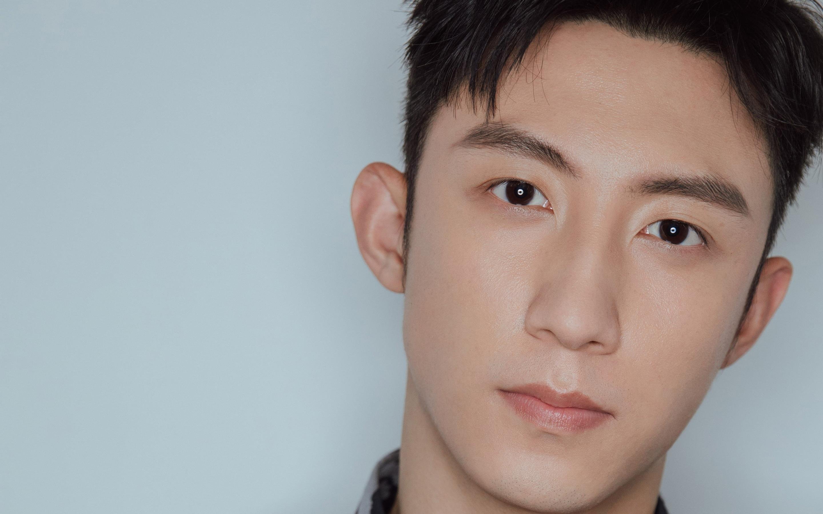 leyu乐鱼体育综合-球场狂欢：球迷应援和现场互动高潮不断，球场dj