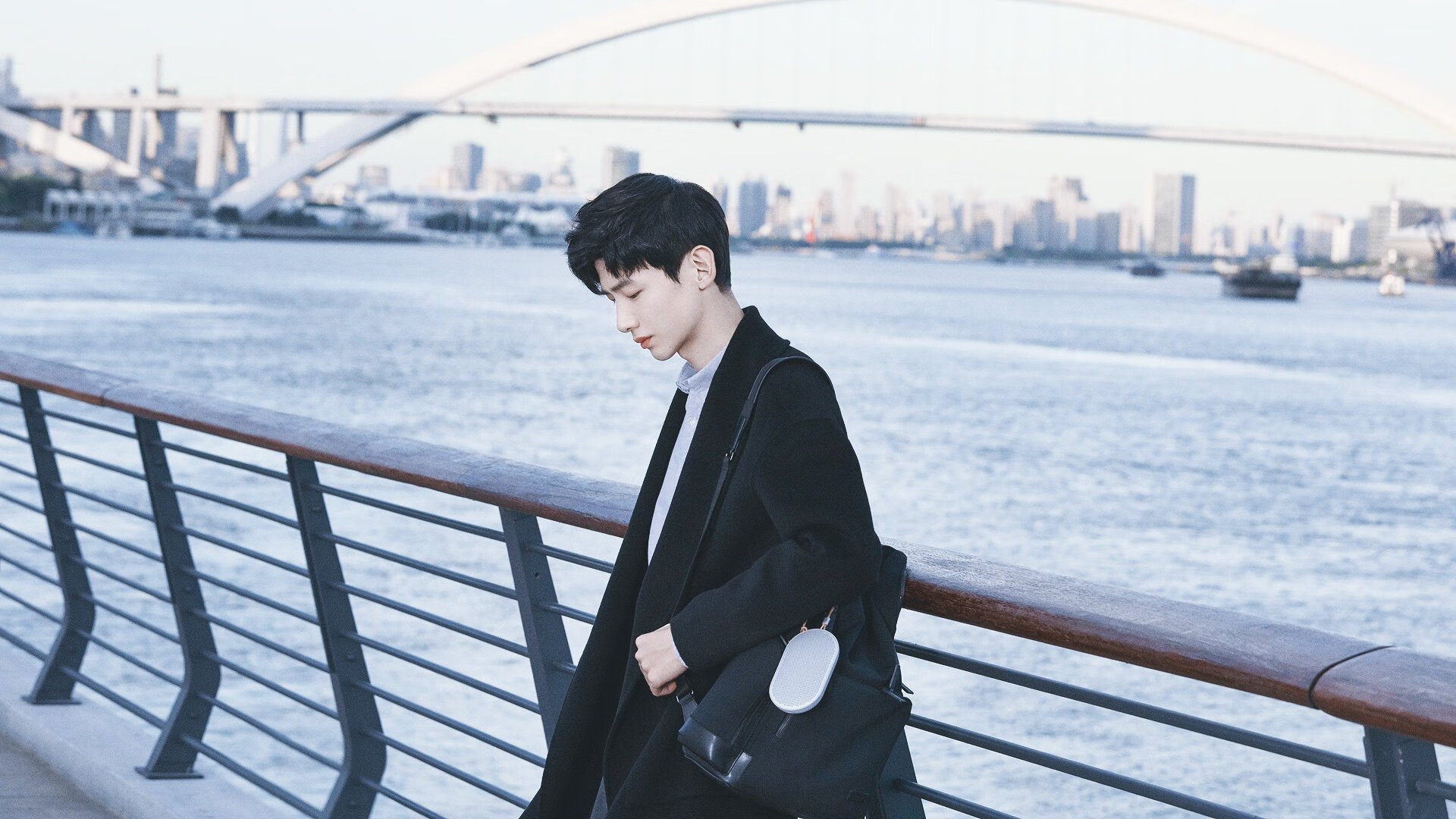 高水平对抗中暴露短板球队临场调整策略仍显不足，高水平比赛对抗的激烈程度